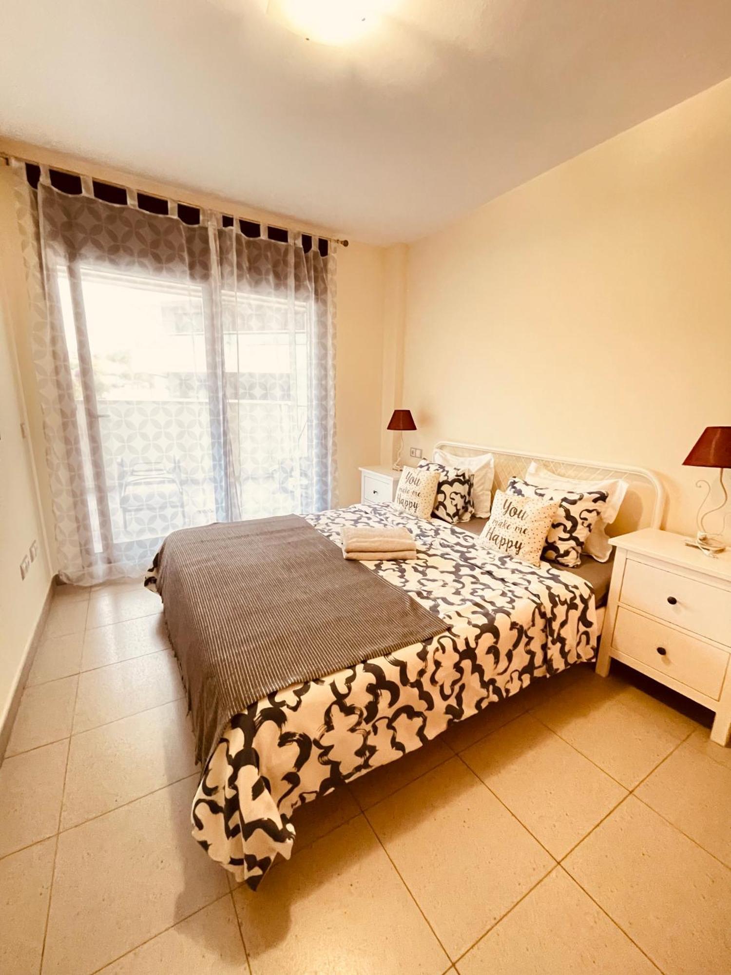 Relax Apartamento Playa Fenals Apartment โยเรตเดมาร์ ภายนอก รูปภาพ