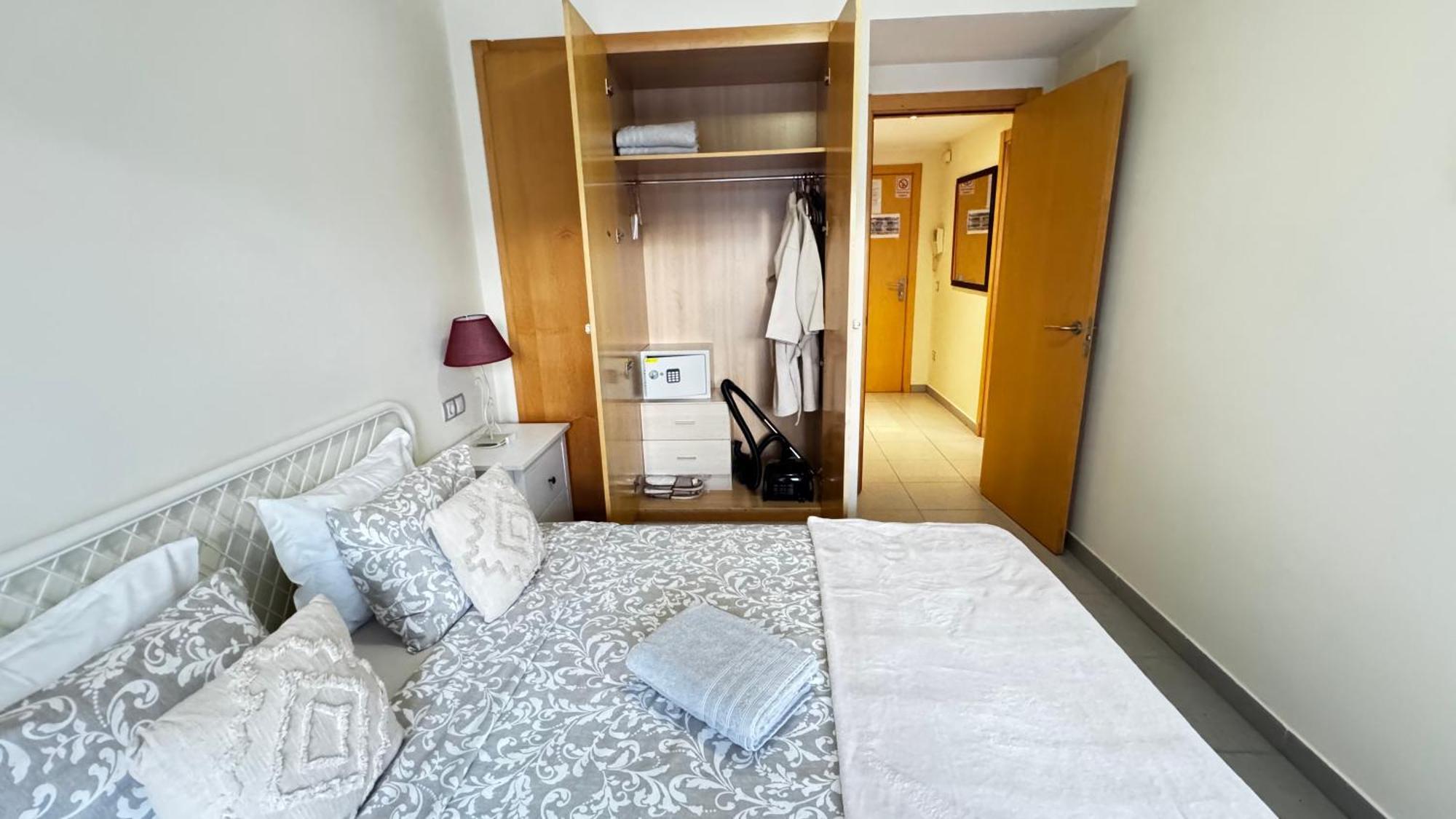 Relax Apartamento Playa Fenals โยเรตเดมาร์ ภายนอก รูปภาพ